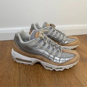 NIKE Women's Sneakers in Gray and Brown